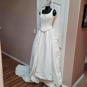 Rare - Stunning Candlelight NWT Bonny Bridal Gown